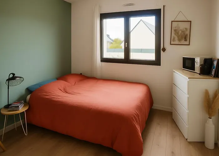 Chambre privée 350 m de la mer et proche et gr34 avec coin repas et micro onde
